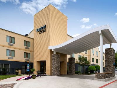 Fairfield Inn & Suites Arlington Near Six Flags