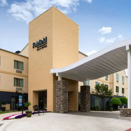 Fairfield Inn & Suites Arlington Near Six Flags