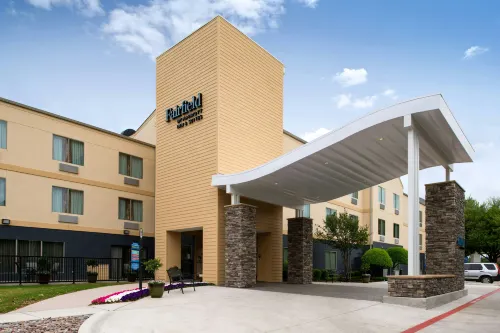 Fairfield Inn & Suites Arlington Near Six Flags - 3-Star