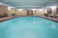 Holiday Inn Express Hotel & Suites Las Vegas, an IHG Hotel - parking