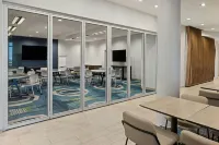 SpringHill Suites Bettendorf - breakfast