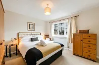 Luxury 4BR Windsor Near M4 LHR Free Parking - balcony