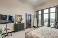 Rooftop Deck, Great Views! Modern Condo Near Dtwn - Apartments