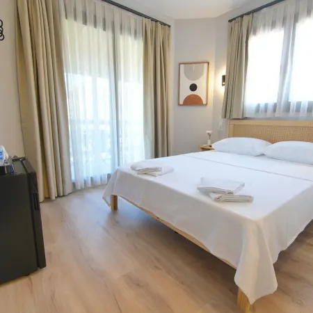 Loris Rooms