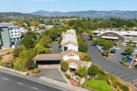 Hawthorn Suites by Wyndham Napa Valley - parking