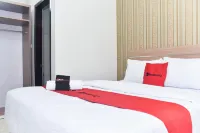 RedDoorz Plus Near Malang Town Square Hôtels à : Klojen