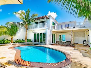 Caprice 14 Cable Beach Luxury Villa