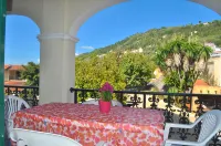 Holiday Apartments "yannis" on Agios Gordios Beach in Corfu