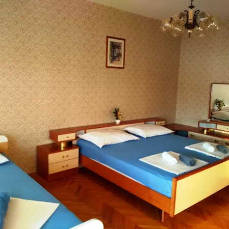 New and Completely Renovated Apartment 5-1