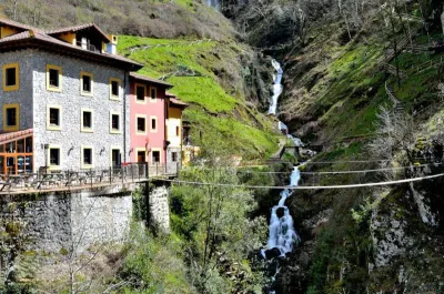 Apartamentos Aguasaliu Hotels near Pico Pierzo (1552 m.)