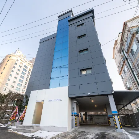 Urban Hotel Отели рядом с достопримечательностью «Авиа База Осен»
