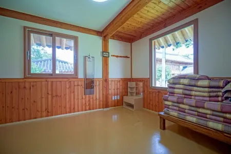 Yeongam Namhyangjae Hanok Experience Pension Отели рядом с достопримечательностью «Daebul University»