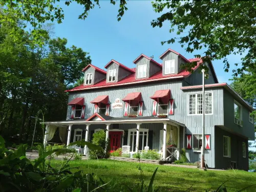 Manoir du Lac Sept-Îles Hotels in Saint-Raymond