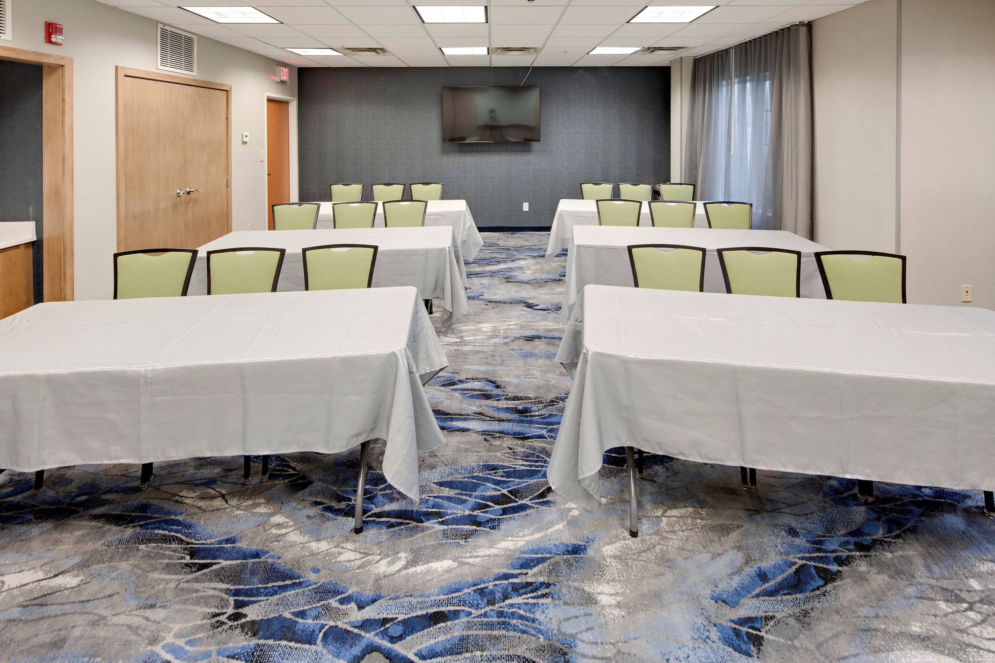 Fairfield Inn and Suites by Marriott Youngstown Austintown