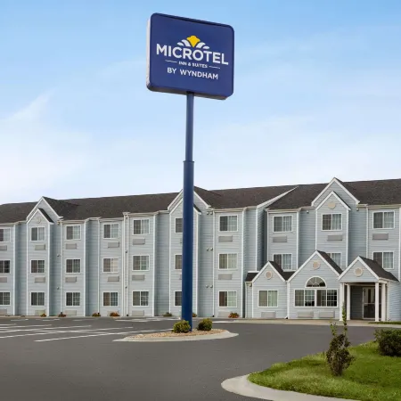 Microtel Inn & Suites by Wyndham Lincoln