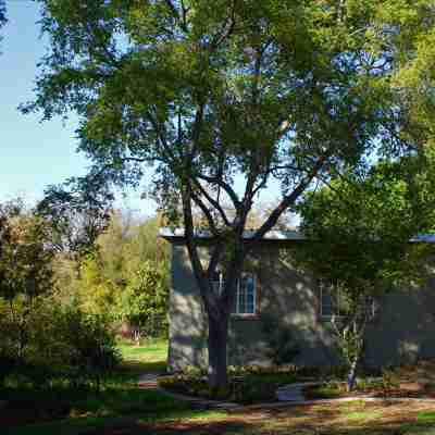 Bushwillow Spacious Cottage for 2 People with Private Garden Access! Hotel Exterior