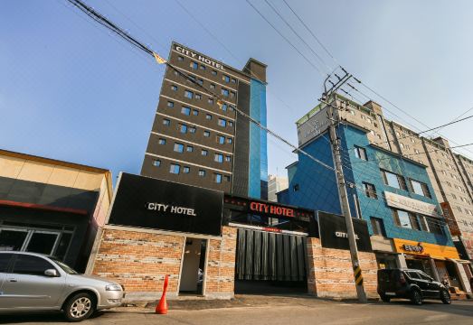 문경 시티 호텔의 현대적인 외관 사진