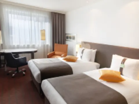Holiday Inn ALMATY by IHG Hotels in der Nähe von Botanischer Garten