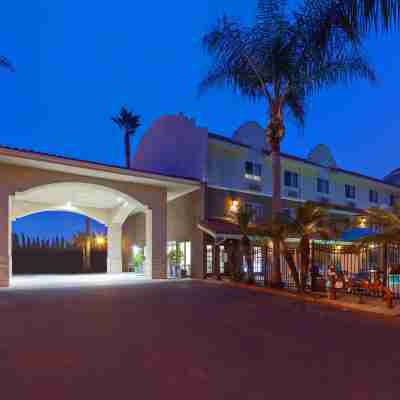 Holiday Inn Express & Suites San Diego-Escondido Hotel Exterior