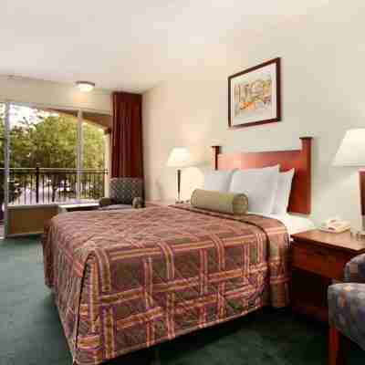 Travelodge by Wyndham Waukegan Gurnee Rooms