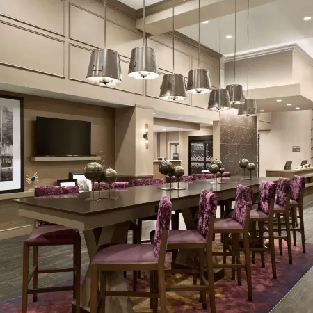 Hampton Inn and Suites Seattle/Renton