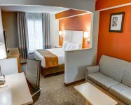 Comfort Suites Pittsburgh Airport Hotels in 