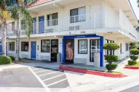 Motel 6 Bakersfield, CA - Convention Center Hotels in Kern County