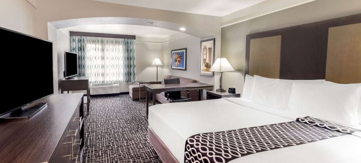 La Quinta Inn & Suites by Wyndham Seguin Hotels in Guadalupe County