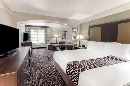 La Quinta Inn & Suites by Wyndham Seguin Hotels in Seguin