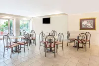 Ramada by Wyndham Luling Hôtels à : Saint Rose