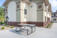 Super 8 by Wyndham Weston WV Hotel a Lewis County