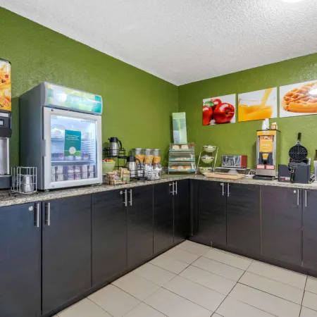Quality Inn & Suites Leesburg Chain of Lakes
