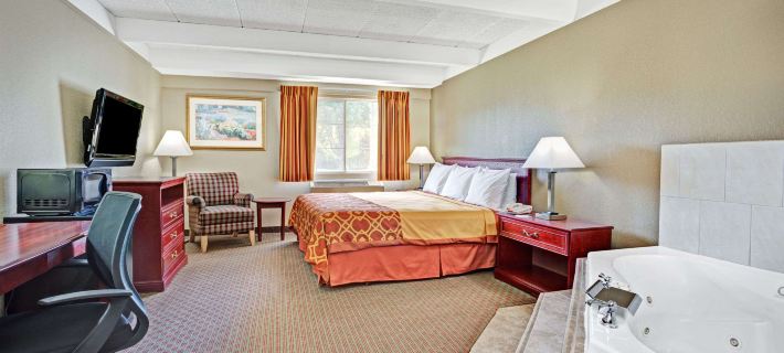 Travelodge by Wyndham Iowa City Hotels in Johnson County