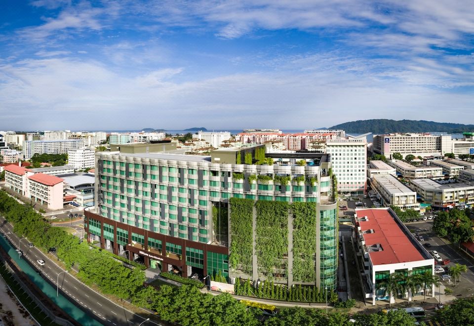 1. 힐튼 코타 키나..