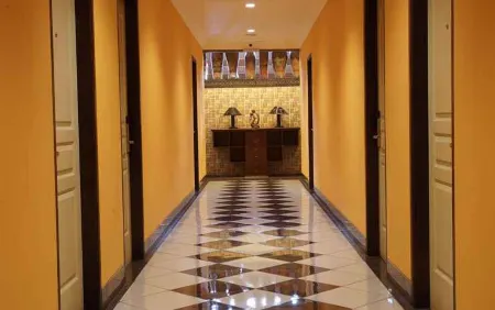 Patria Palace Hotel Отели в г. Kepanjenkidul