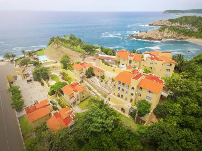 Villas & Resort Luz de Luna Hotels in Санта Мария Уатулько