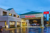 Hampton Inn & Suites Orlando-North/Altamonte Springs Hotels near Publix Super Market at Gateway Crossing