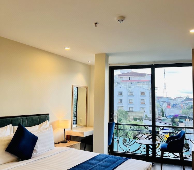 [샌들스 플로라 호텔의 조식 뷔페 모습]