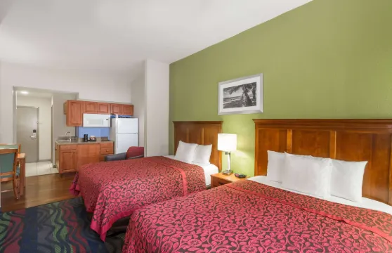 邁爾斯堡戴斯套房酒店-近捷藍公園