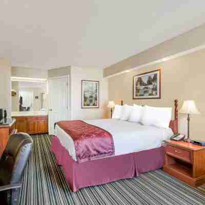 Super 8 by Wyndham Orangeburg North Rooms