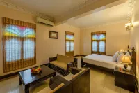 Golden Tulip Stone town Boutique