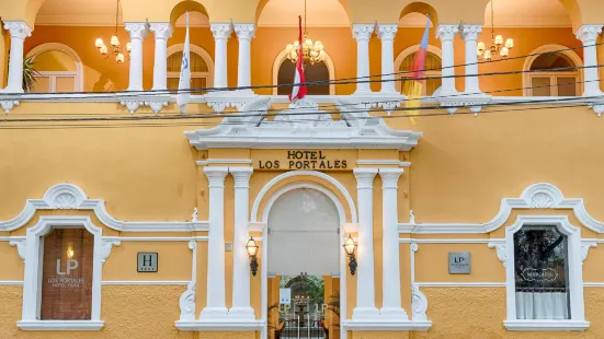 皮烏拉LP洛斯波塔利斯酒店