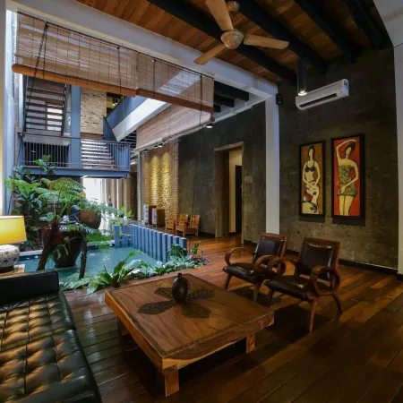 1825 Gallery Hotel