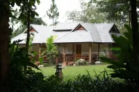 Chiangkham Luang Resort Hoteles en Chiang Dao