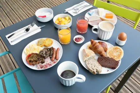 Holiday Inn Marseille Airport Отели в г. Витроль