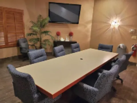 Marco LaGuardia Hotel and Suites