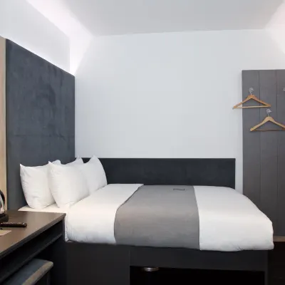 The Z Hotel Bath Hotels near Rostra Gallery