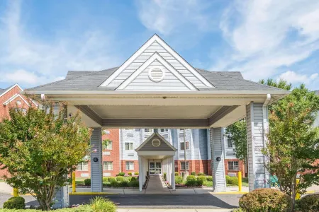 Microtel Inn & Suites by Wyndham Philadelphia Airport