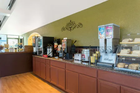 Days Inn by Wyndham Savannah Airport