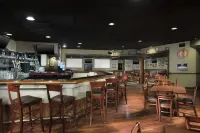 DoubleTree by Hilton Manhattan, KS - bar
